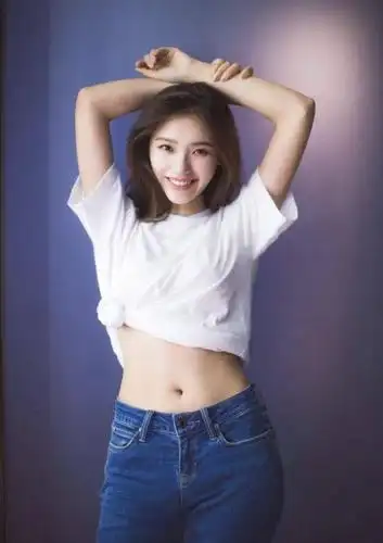 林允暴瘦14斤开直播吓坏网友,两颊凹陷脸型变化大