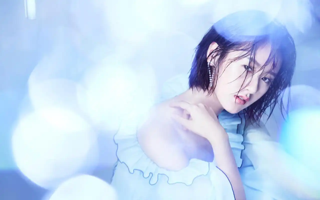 袁冰妍清新俏皮时尚写真图片桌面壁纸