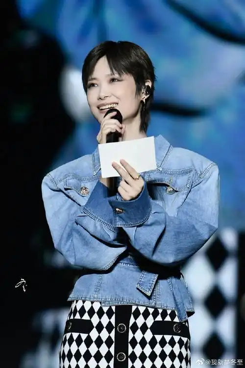 今天有朵云 是爱我的  有一声喵 是爱我的  李宇春超话#李宇春时隔15