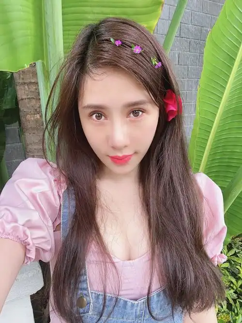 石翔身穿露脐装露肉原来微胖女生那么好看