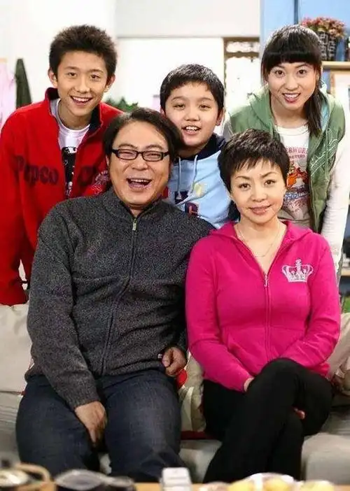 夏东海和刘梅的工作都迎来了关键的时刻,他们需要在家庭和事业之间