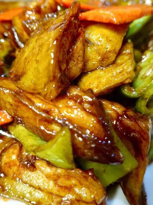 色儿有点黑食材:茄子,尖椒,胡萝卜96脆皮烧茄子96做法:11566