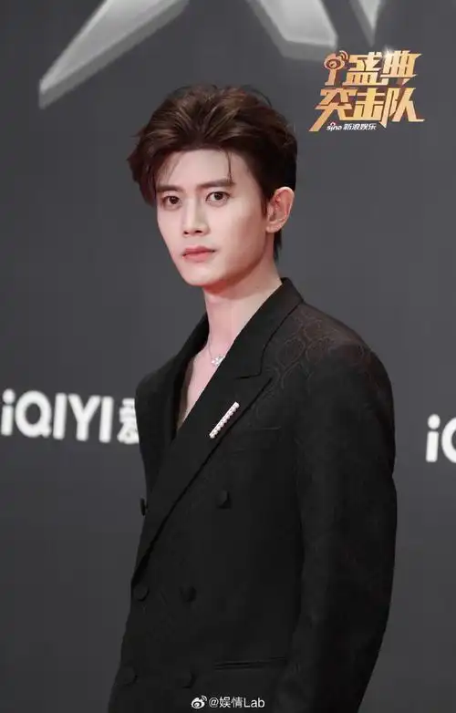 任嘉伦v领西装##一日站姐计划##去酱的胶友圈