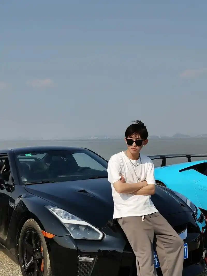 痞帅 #摄影 小时候觉得藤原拓海帅,长大发现高桥凉介帅 - 抖音