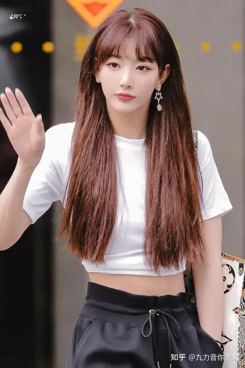 猫系长相孔雪儿,她代表了某一种漂亮姑娘,精致明艳却充满怯懦 - 知乎