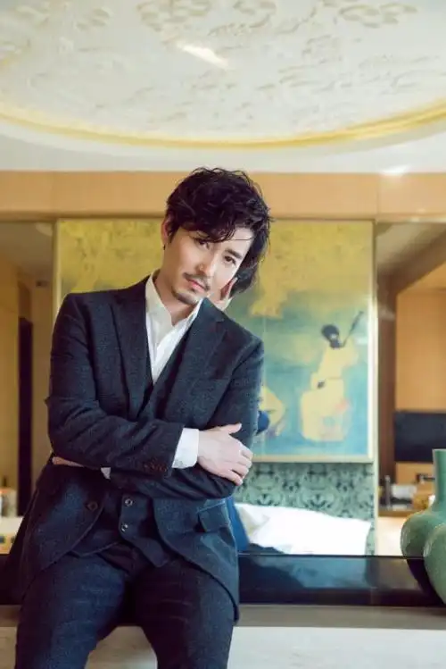 再加上男明星们的颜值,以及浑身散发的气质,风华绝代也不为过