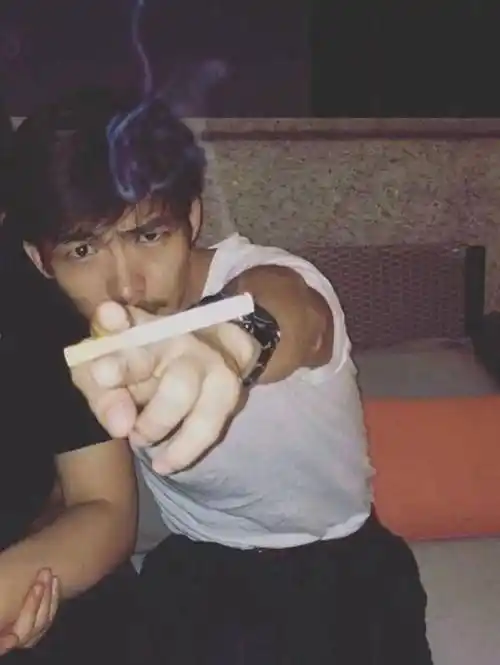 让宋佳落后,被周冬雨追赶,男孩为何成为"无家可归的狗"?