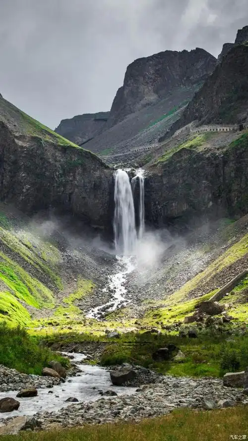 长白山天池瀑布转