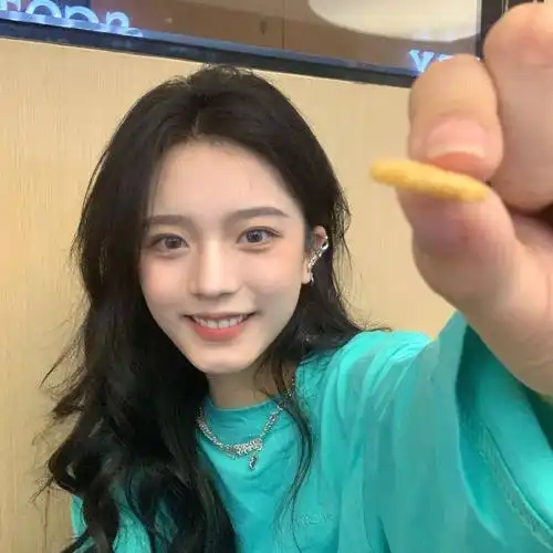 有没有那种笑的很开心的女生头像