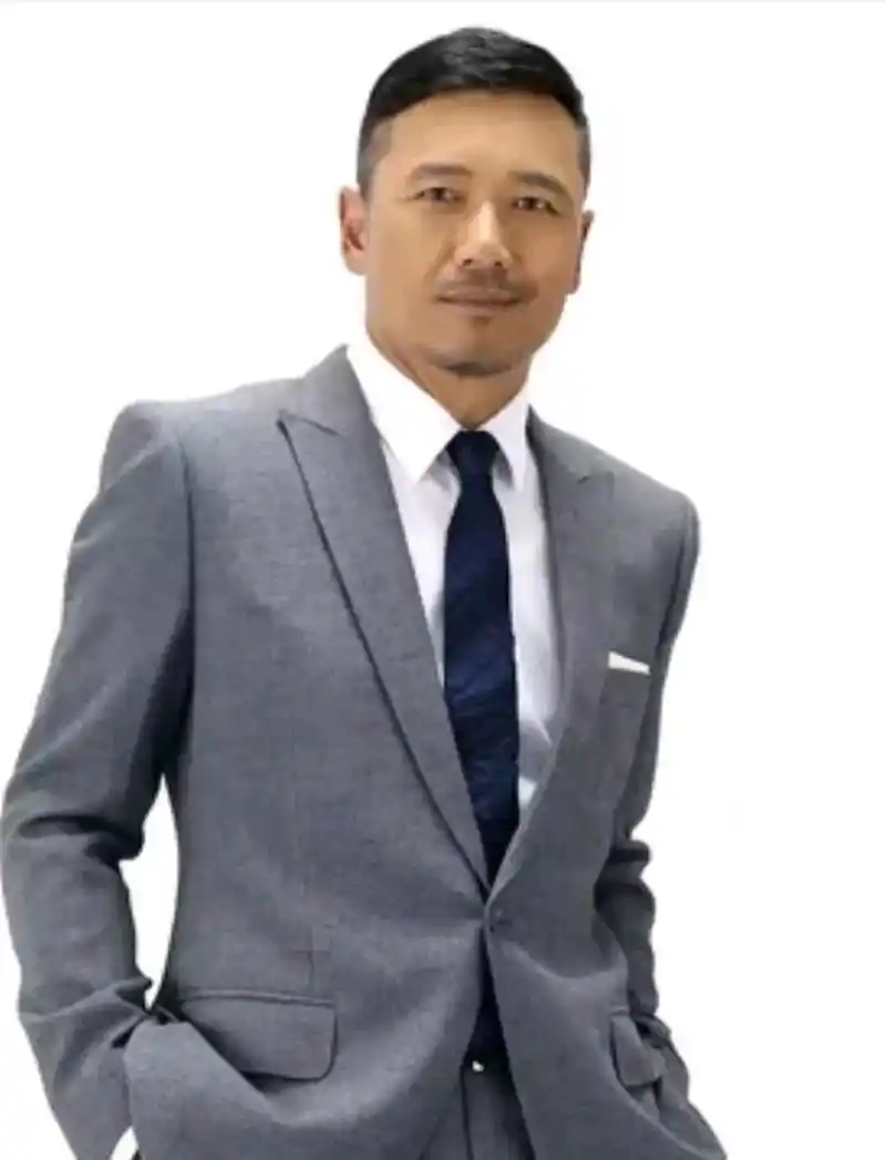 很难想象60多岁男人还能这么帅,苗侨伟还是依旧那么帅气