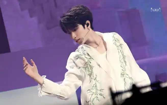 严浩翔东方风云榜##时代少年团躺着真舒服舞台##今日星拍放送