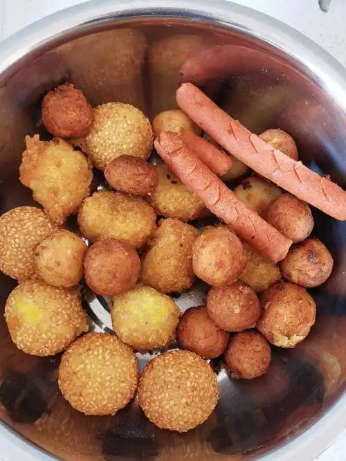 做了酸菜炒粉91超喜欢下午和妈妈做了炸食炸麻花,炸元宵,炸土豆球