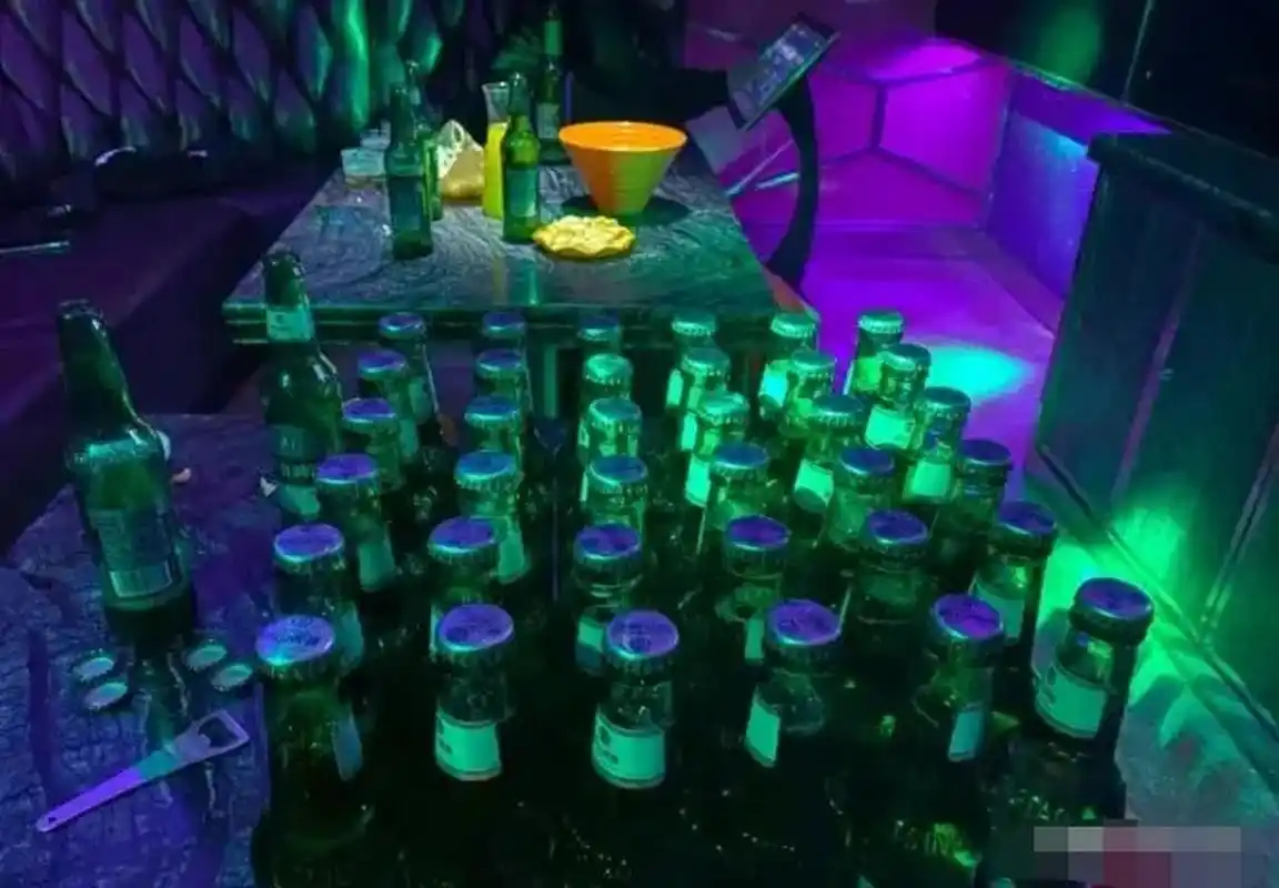 江西南昌,女子和丈夫吵架,约男闺蜜一起去ktv喝酒解气,一直喝到凌晨