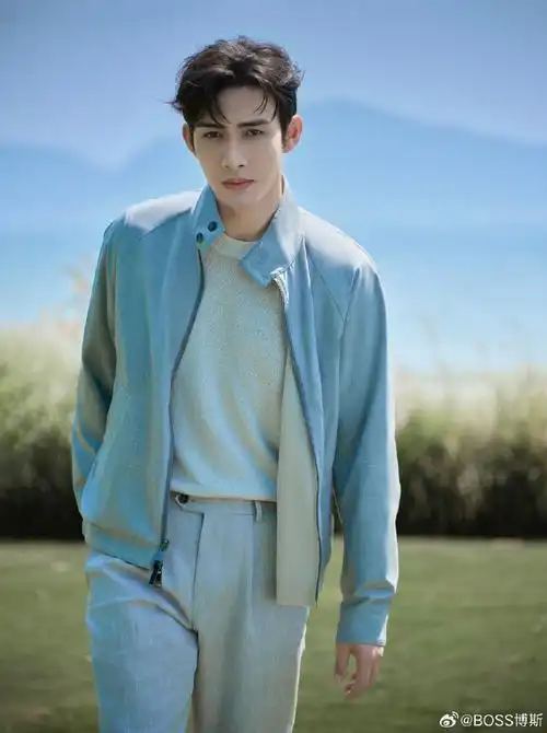 boss大中华区品牌大使@张彬彬vin身着#boss臻品系列#双面穿哈灵顿夹克