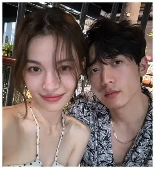 钟楚曦官宣恋情!与男神甜蜜合照引发羡慕!_祝福_女神_男友