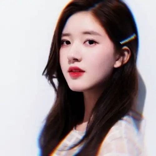 212赵露思头像色散滤镜