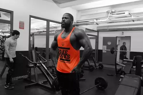 这个肌肉男身高189,体重232斤,却能让施瓦辛格跪着合照!