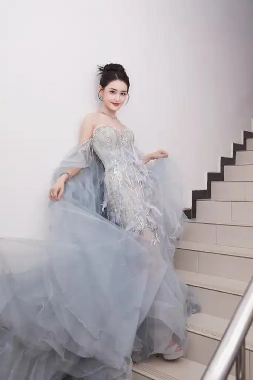 咔嚓91小卧底的独家抓拍(楼梯间版 96@蒋依依  #第31届大学生电影