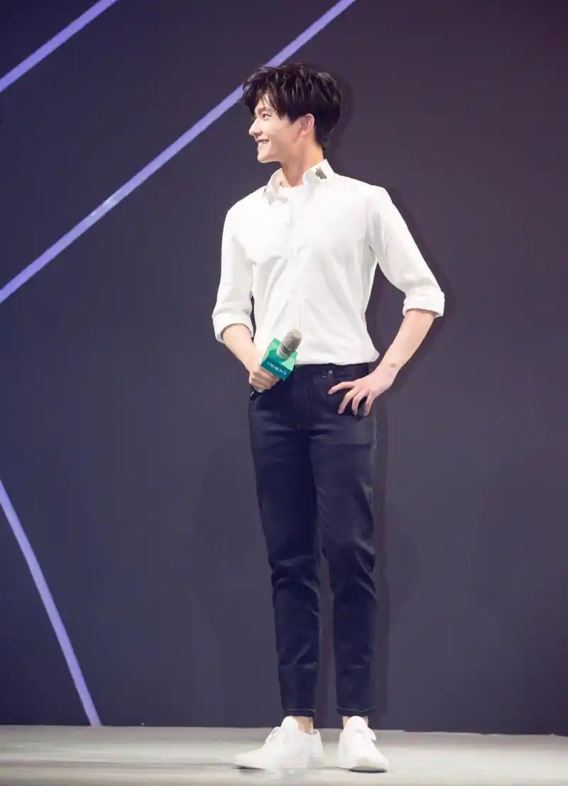 每日美搭 杨洋教你衬衫搭配轻松撩妹