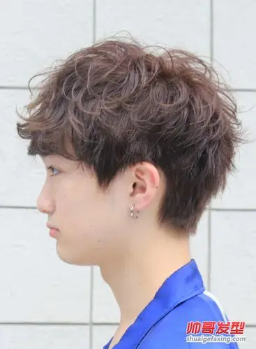 男生齐眉刘海发型 帅帅的男生刘海烫发图片