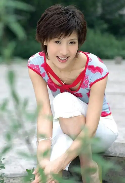 女星大郑爽:哥哥,父亲先后离世,母亲患脑梗,孝心压垮她的爱情