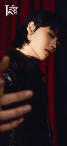 肖宇梁2021杂志图,极富表现力,每张都好绝