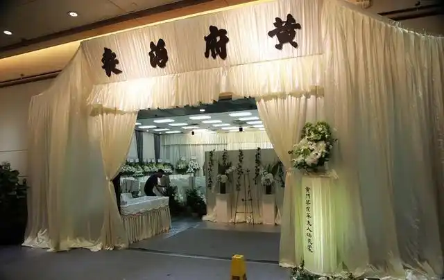 黄日华妻子葬礼,五虎将彻底决裂,兄弟汤镇业比"叛徒"梁朝伟更绝情