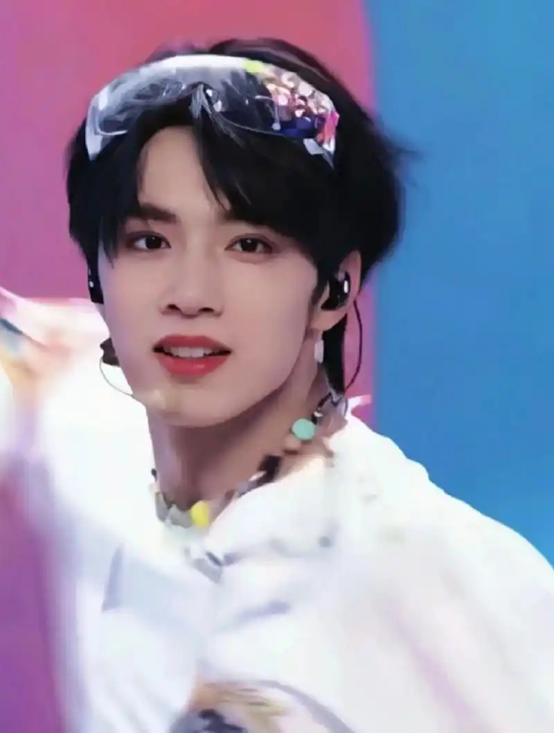 关于刘耀文的那些氛围感神图头像9215  刘耀文yyds   大数据请把