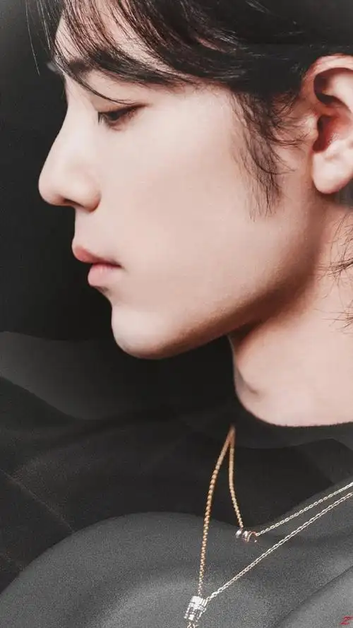 日常见肖战##肖战狼尾侧颜