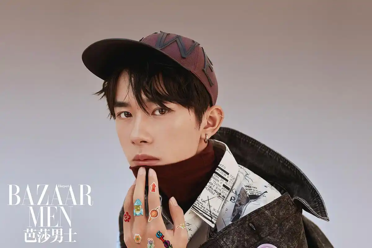 易烊千玺登杂志封面 造型多变风格独特