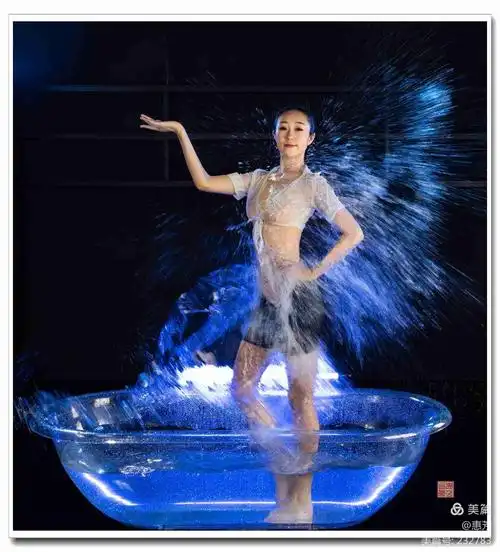 舞蹈泼水 形体艺术 光影魅力一摄于20200908.