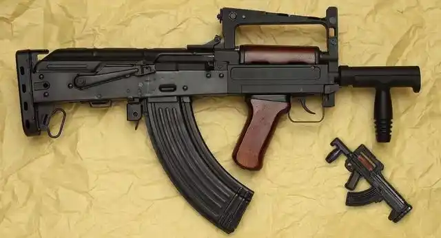 军武世界游戏中关注度最高的groza突击步枪真枪火力更恐怖