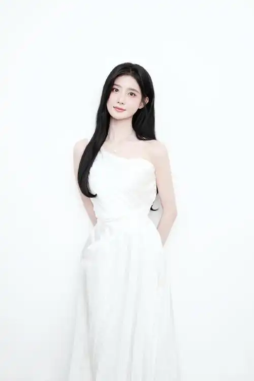 置顶陈意涵estelle超话#意瞬间#    忽而春风,万物向荣,相逢终有时.