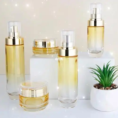 高档精美化妆品玻璃瓶套装满足你的视觉想象