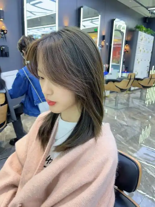 八字刘海,简单好看#今日发型 #附近哪里做头发好 #简单又好看的发型