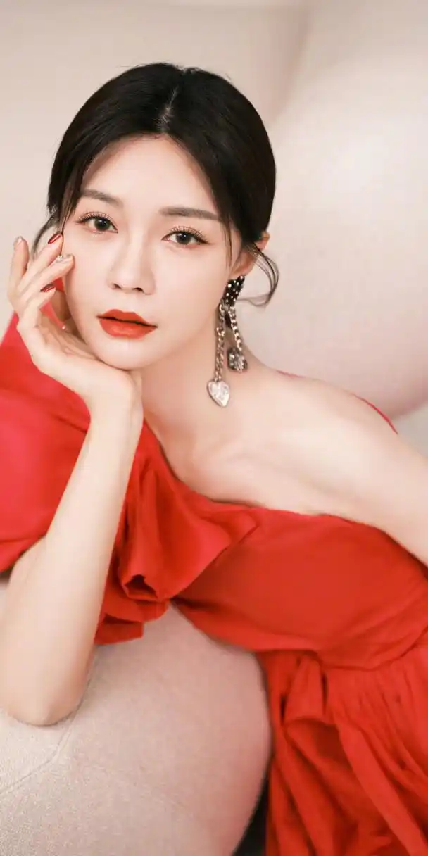 沈梦辰红色开叉长裙写真壁纸