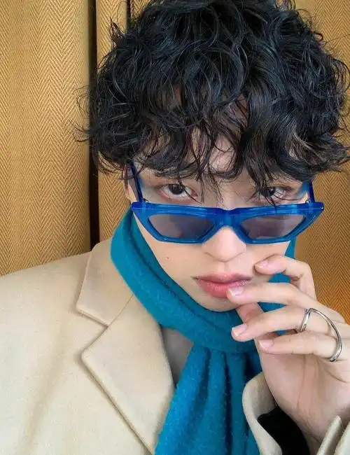 韩式羊毛卷男生发型