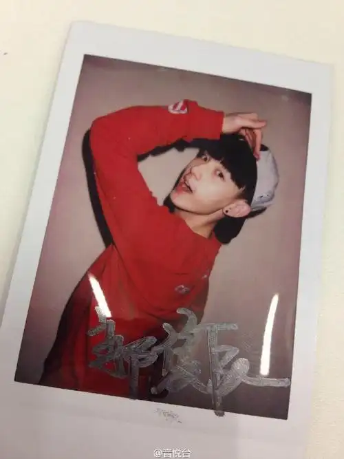 这次是#太子妃升职记#的可爱boy杨严@郭俊辰_fiction的亲笔签名拍立得