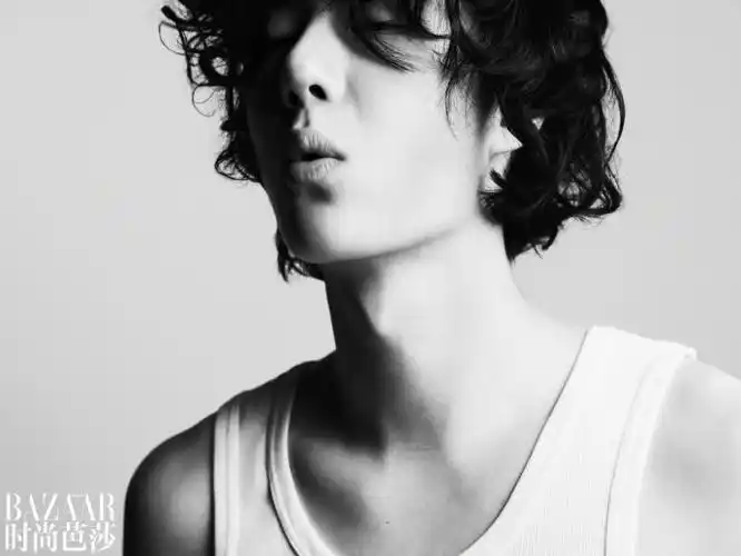 王一博时尚芭莎开年封面##王一博素颜大片