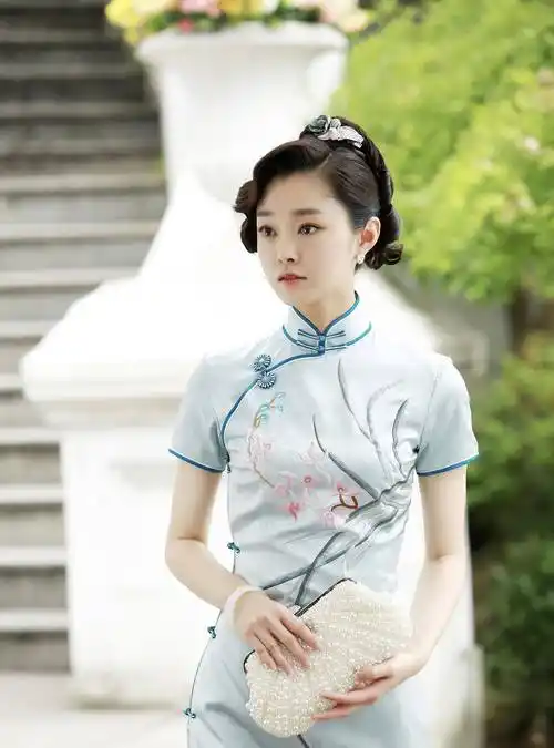 展现东方女人魅力的旗袍,这些好身材的明星穿出了灵魂惊艳了时光_气质