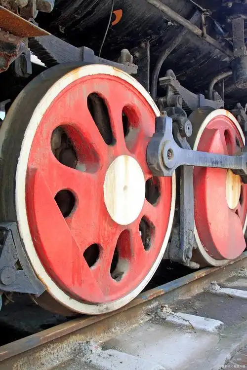 为什么火车的轮子会响?