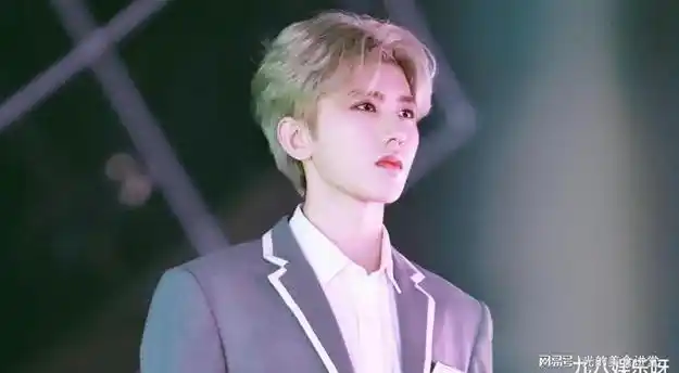 范丞丞,关晓彤二搭,从情侣到兄妹,番位却大逆转|综艺|唱片|蔡徐坤