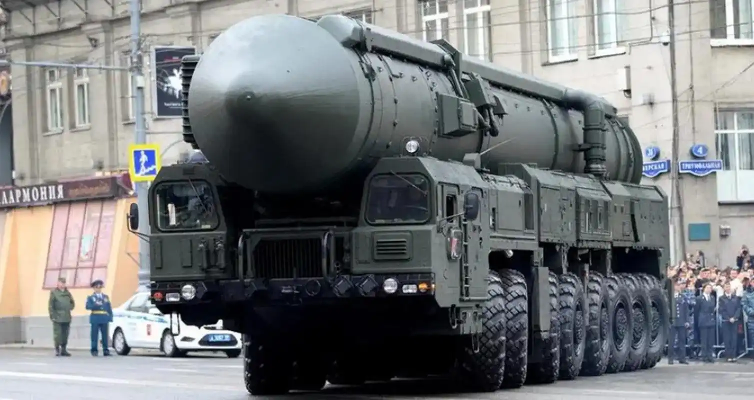 朝鲜宣布成功试射新型固体燃料洲际弹道导弹 此次试射第一级采用标准