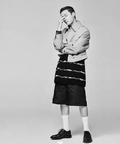 张艺兴惊现黑白质感写真,完美诠释轻熟型男魅力