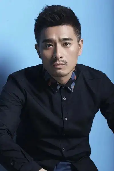 宋佳深夜醉酒一路抱着男友走路踉跄,两人相恋三年被疑好事将近_黄少峰