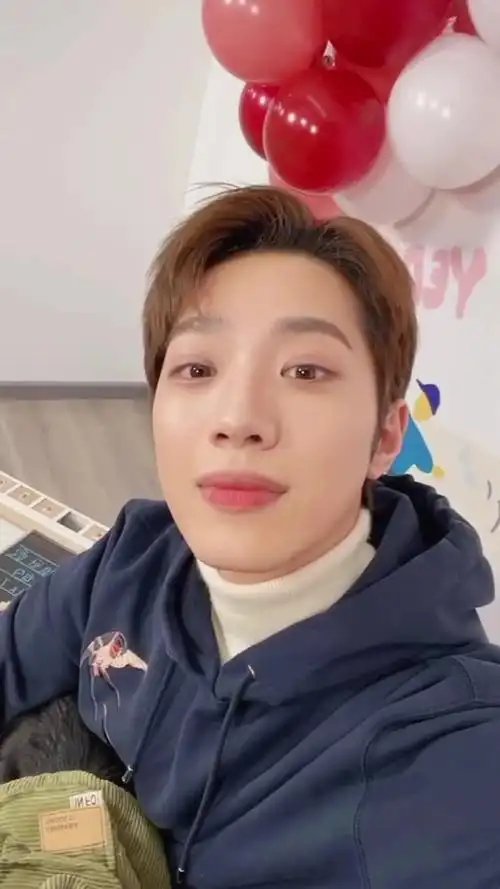 来自赖冠霖的新年18张自拍.果然还是熟悉的角度-其他视频-搜狐视频