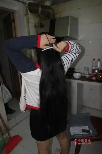 一刀剪下年青妹子原生态好发-深圳mm282# 剪发_中国长发