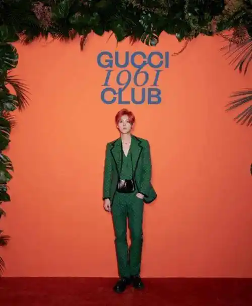 鹿晗最新时尚大片,"眼镜杀"又a又欲,不愧是exo门面担当