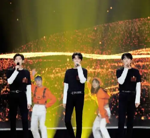 原创王源上综艺我们的歌王俊凯易烊千玺助威兄弟感情真让人羡慕