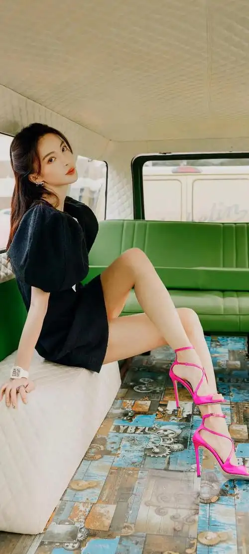 壁纸!长腿美女,优雅大气金晨_网易订阅